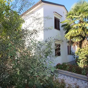 Leticija Near Center Poreč